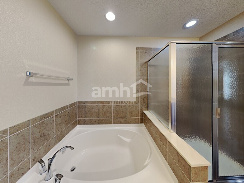Building Photo - 7927 Newhall Way