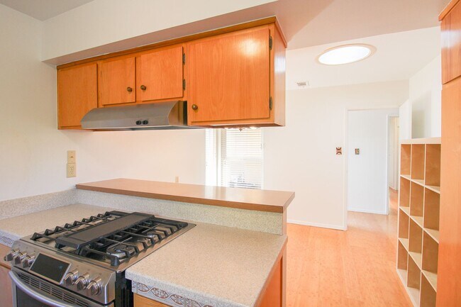Building Photo - Unique Large Floor Plan for this 5 Bedroom in Laguna Lake