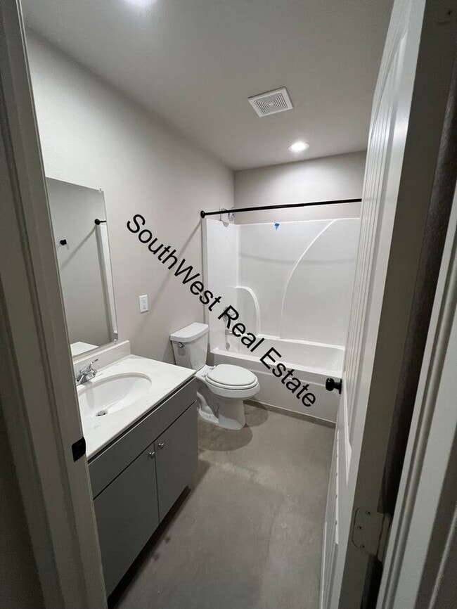 Building Photo - 2 BED 2 BATH APT ALL BILLS PAID!