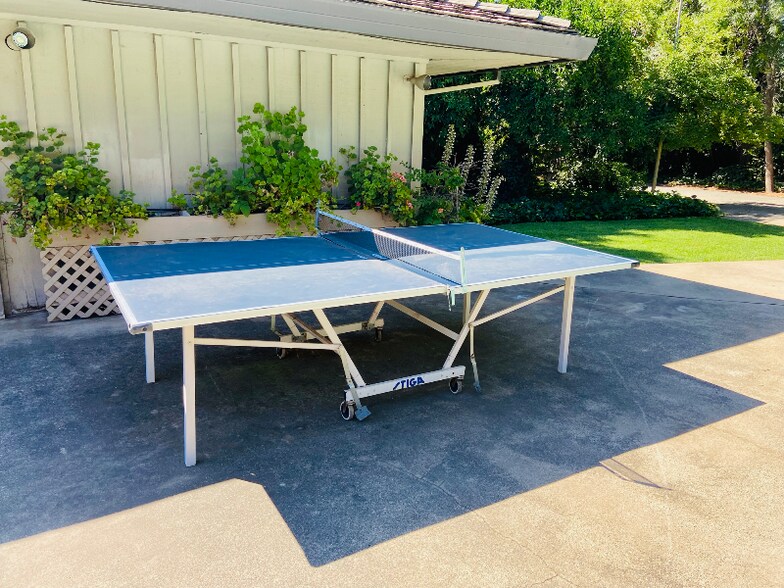 Building Photo - 914 Arbutus Ave