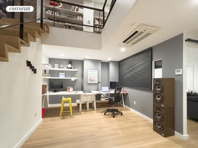 Building Photo - 21 Bleecker St