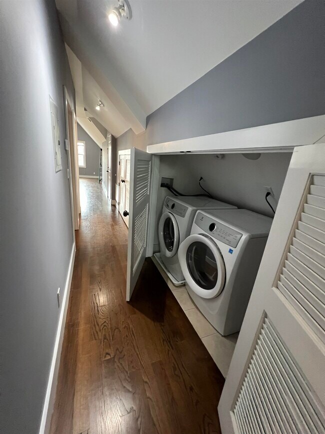 Building Photo - 44 Duer Pl