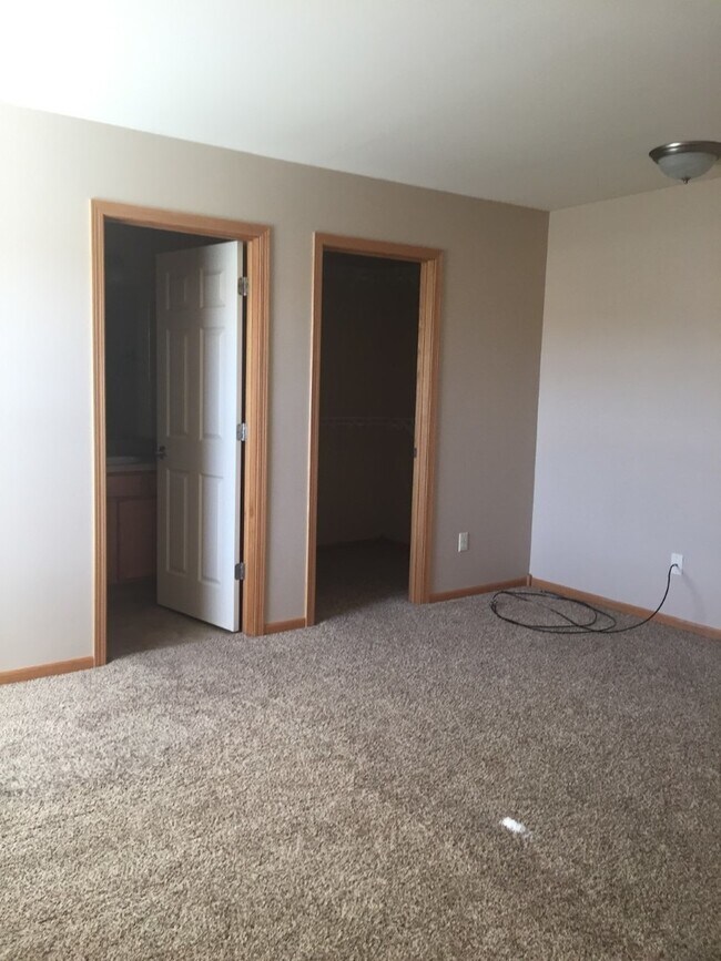 Building Photo - 642 Antelope Cir