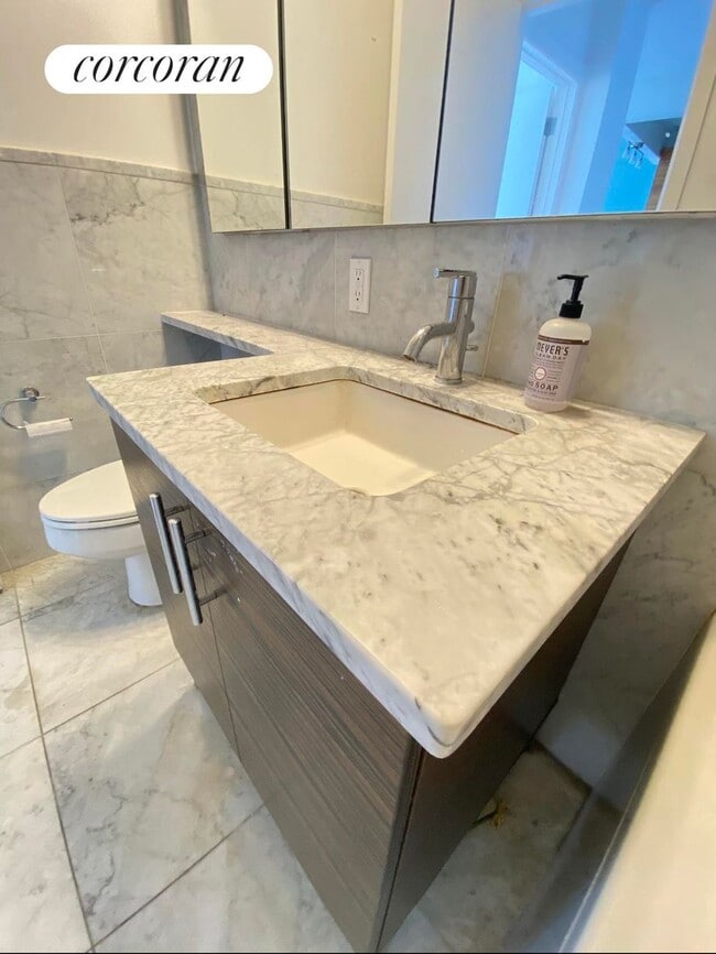 Building Photo - 11-24-24 31st Ave