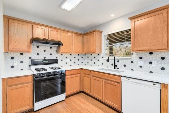 Building Photo - 9416 Bradner Dr