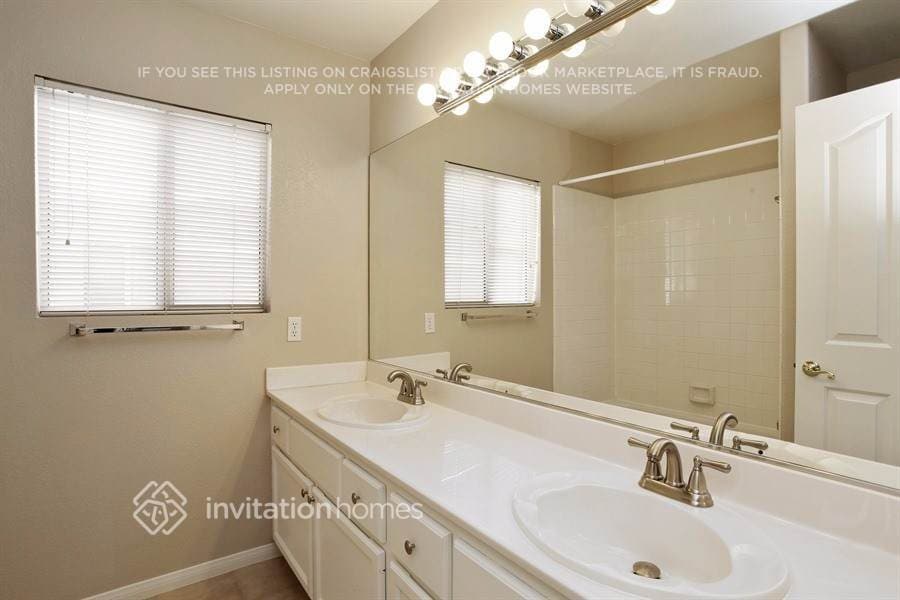 Building Photo - 8963 Hillsboro Creek Ct