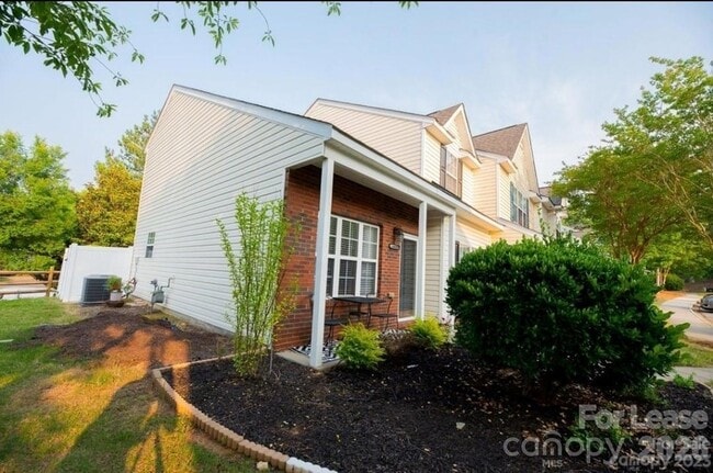 Building Photo - 16855 Greenlawn Hills Ct