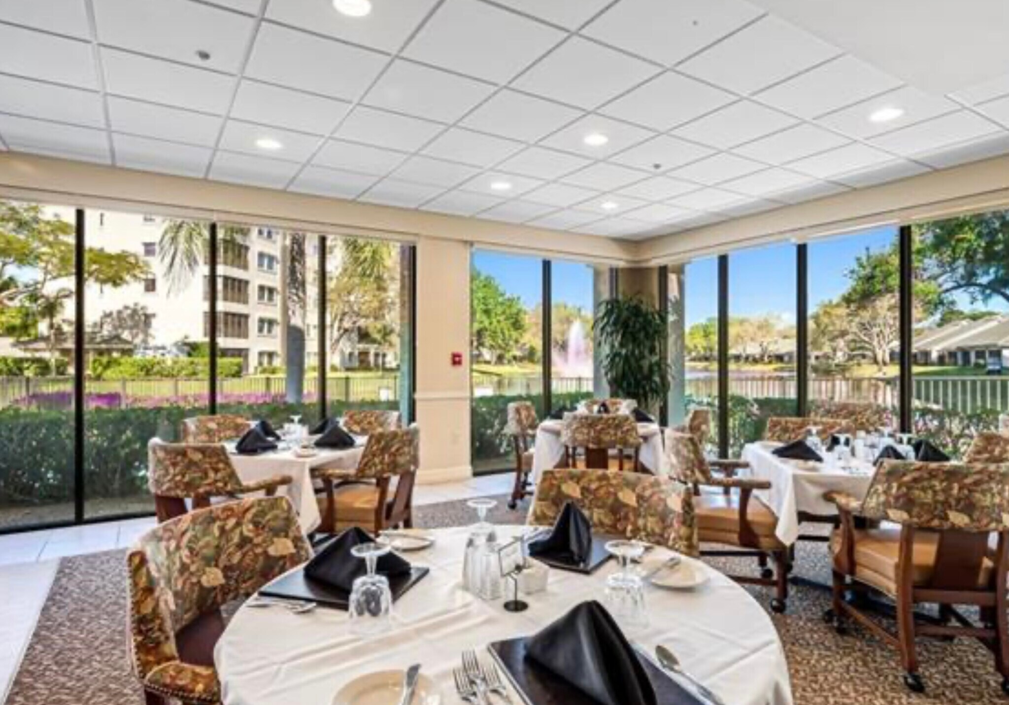 Clubhouse dining area - 1001 Arbor Lake Dr