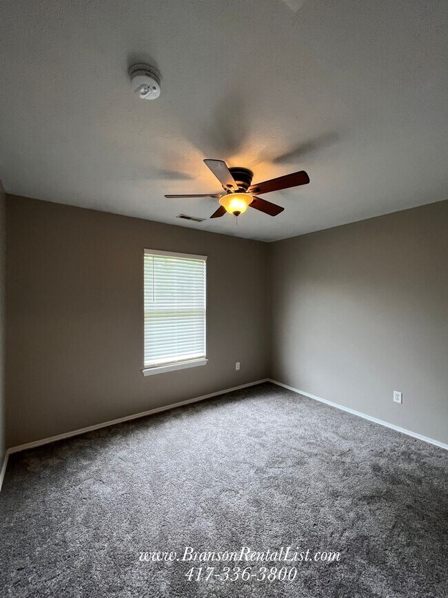 Building Photo - Newly Remodeled 3BR/2BA