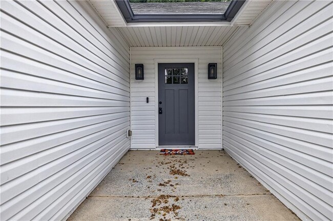 Building Photo - 5195 Hillcrest Glenn Dr