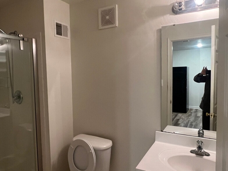 Building Photo - 9523 Evergreen Circle