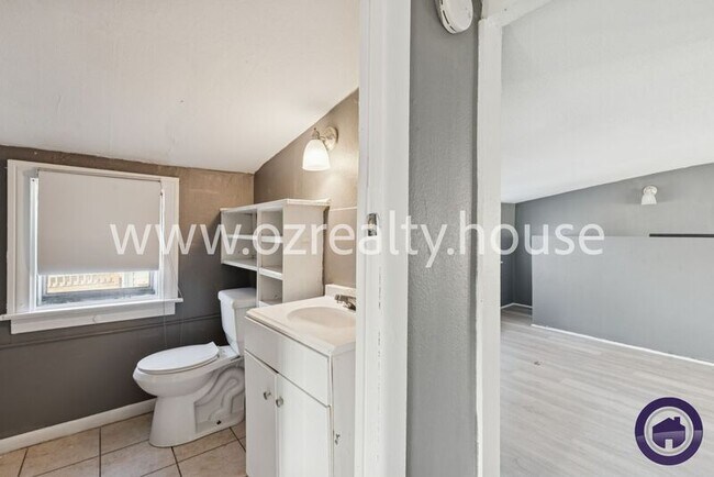 Building Photo - 4319 Parrakeet Ave