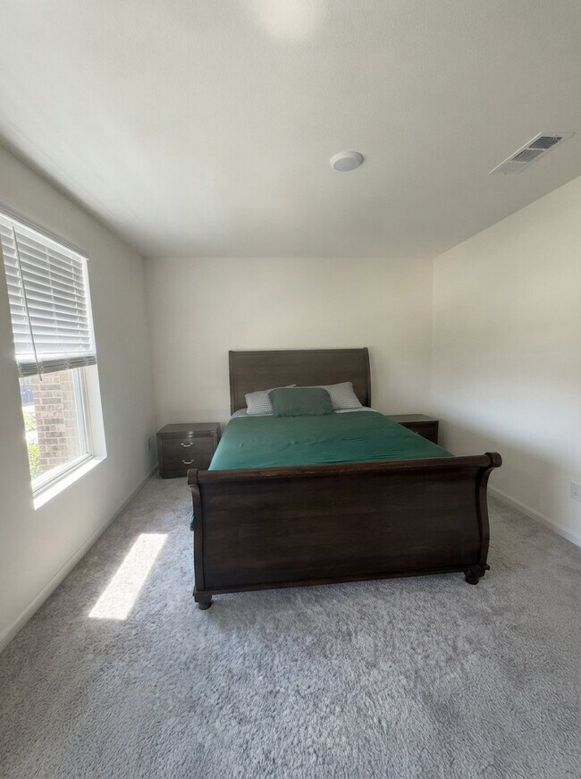 Building Photo - 21655 Cottage Ln