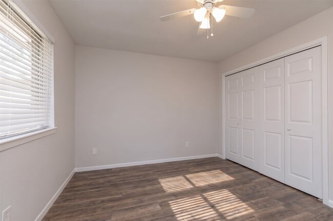 Building Photo - 46 N Deerfoot Cir
