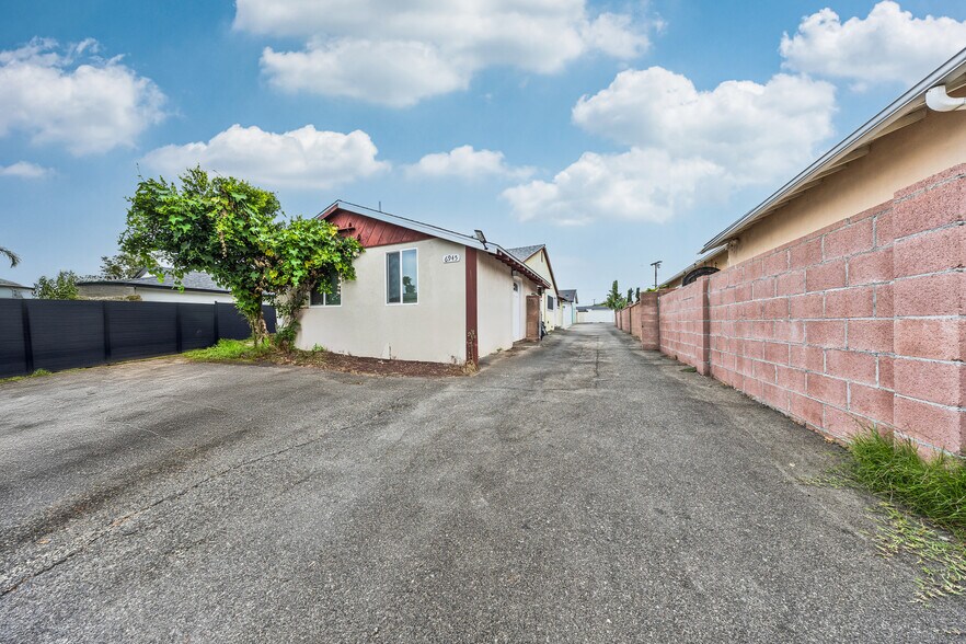 Building Photo - 6943 Nagle Ave