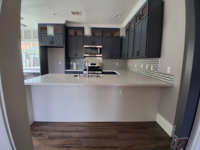 Building Photo - 2112 Eicher Ave