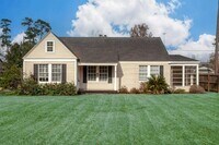 Building Photo - 2554 Gladys St