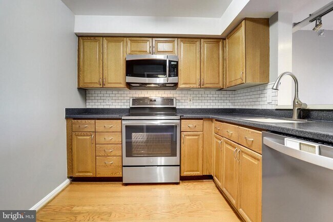 Building Photo - 545 E Braddock Rd