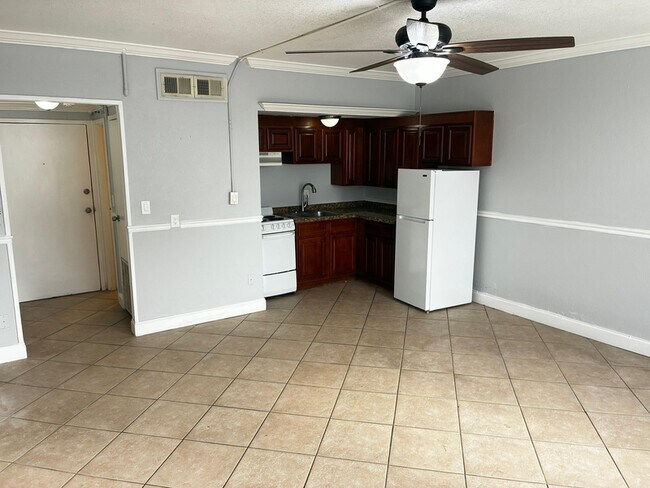 Building Photo - 311 W Ashley St