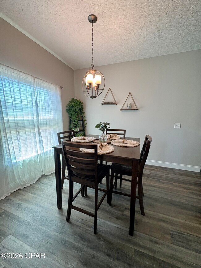 Building Photo - 801 W 17th St