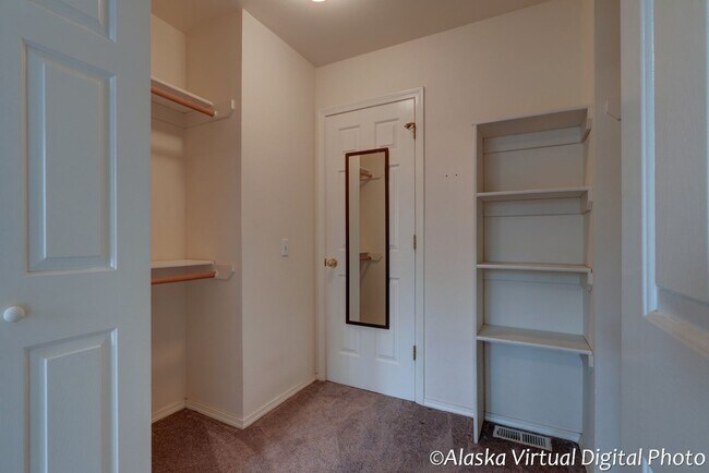 Building Photo - Midtown Spacious 3-Bedroom, 2-Bath Townhome