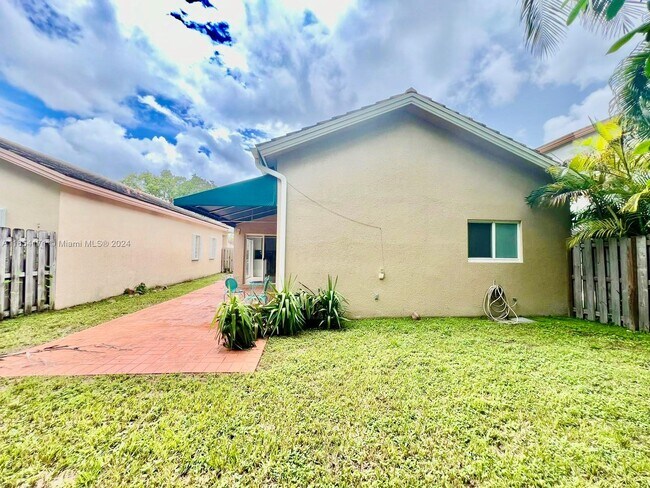 Building Photo - 9941 NW 32nd St