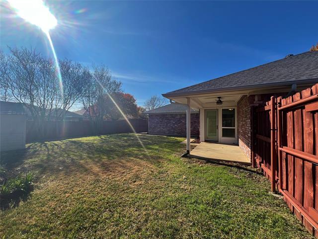 Building Photo - 906 Moore St