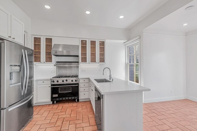 Building Photo - Charming Four Bedroom Home in Potrero Hill...