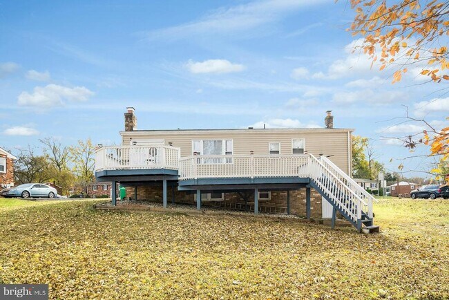 Building Photo - 900 E Tantallon Dr