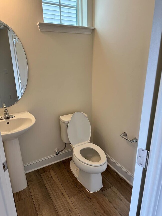 Building Photo - Charming 3 Bedroom Home Located In Angier