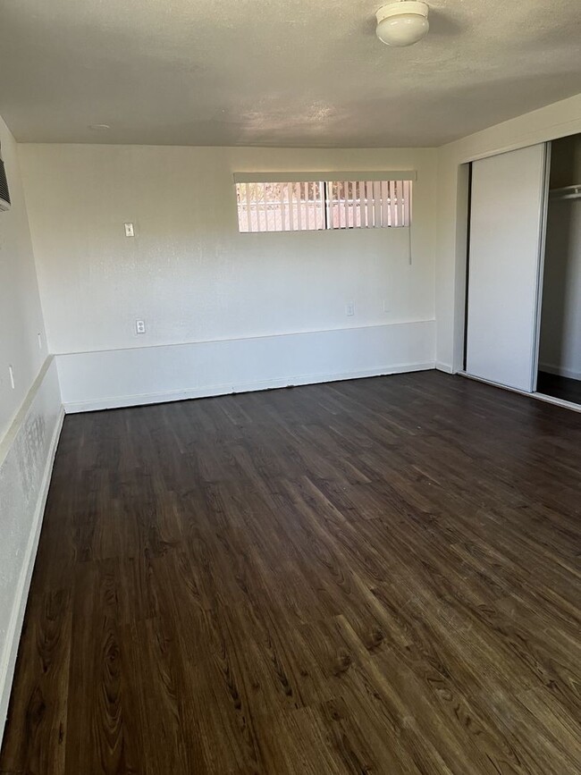 Building Photo - LM -56223 Navajo C