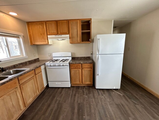 Building Photo - 3 Bed 1.5 Bath Fully Remodeled Mobile Home...