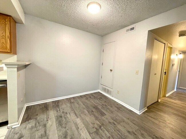 Building Photo - 2-Bedroom in Woodside Condos
