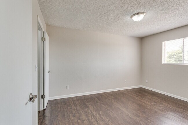 Building Photo - $699 - 2BR in Moore - $99 Move in Special! $0 Deposit!