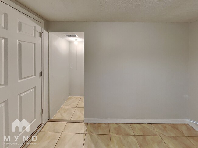 Building Photo - 2033 Allandale Cir E