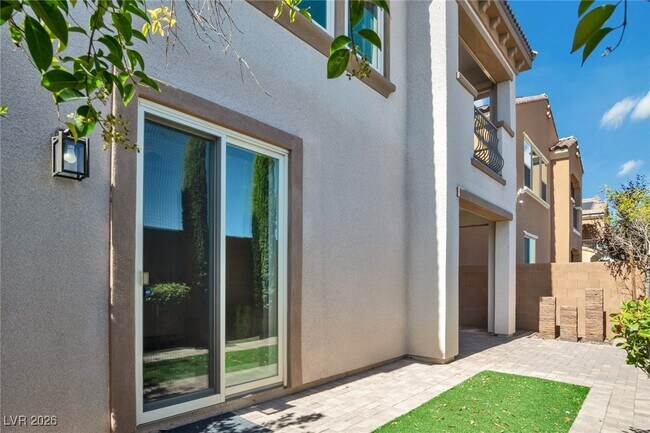 Building Photo - 2000 Solvang Mill Dr