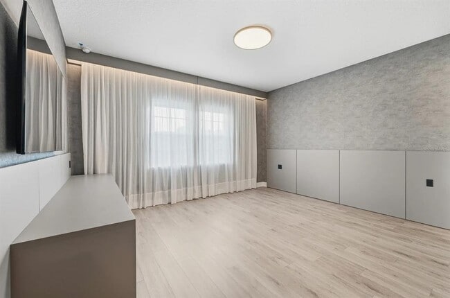 Building Photo - 16004 Pendio Dr