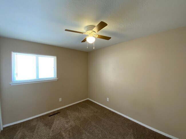 Building Photo - 3 Bedroom Single Story Home Available Near...