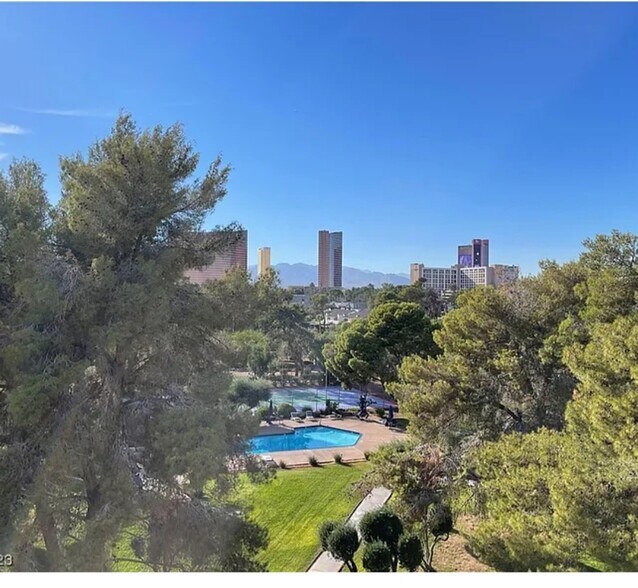 Building Photo - 750 S Royal Crest Cir