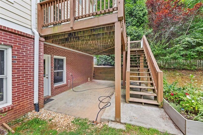 Building Photo - 940 Southfield Ln