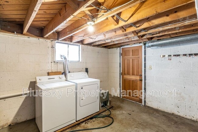 Building Photo - 1202 Cherry Ave