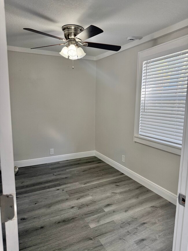 Building Photo - 5904 N Eustace Ave