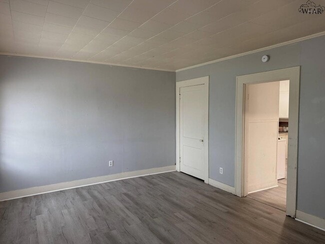 Building Photo - 1818 Collins Ave