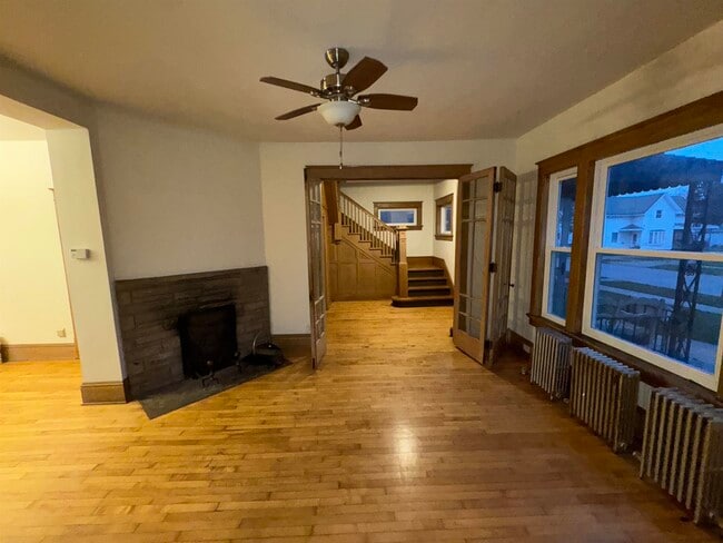 Building Photo - 303 Doty St