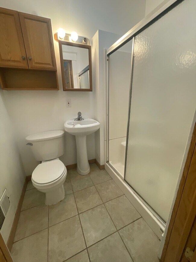 Building Photo - 841 E University Ave