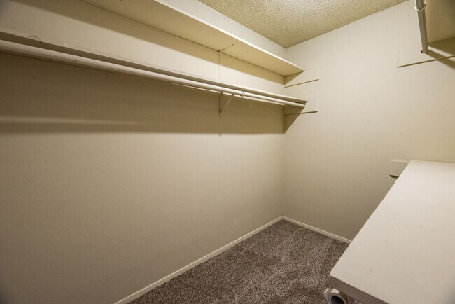 Building Photo - Pointe Condos #56