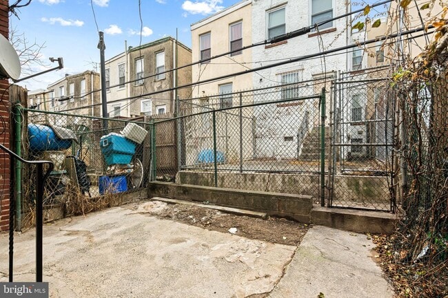 Building Photo - 5540 Harmer St