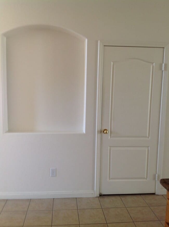 Building Photo - 504 Tabor Way