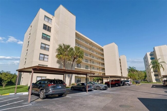 Building Photo - 900 Cove Cay Dr
