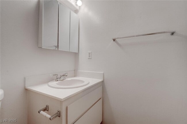 Building Photo - 2206 Sunnyslope Ave